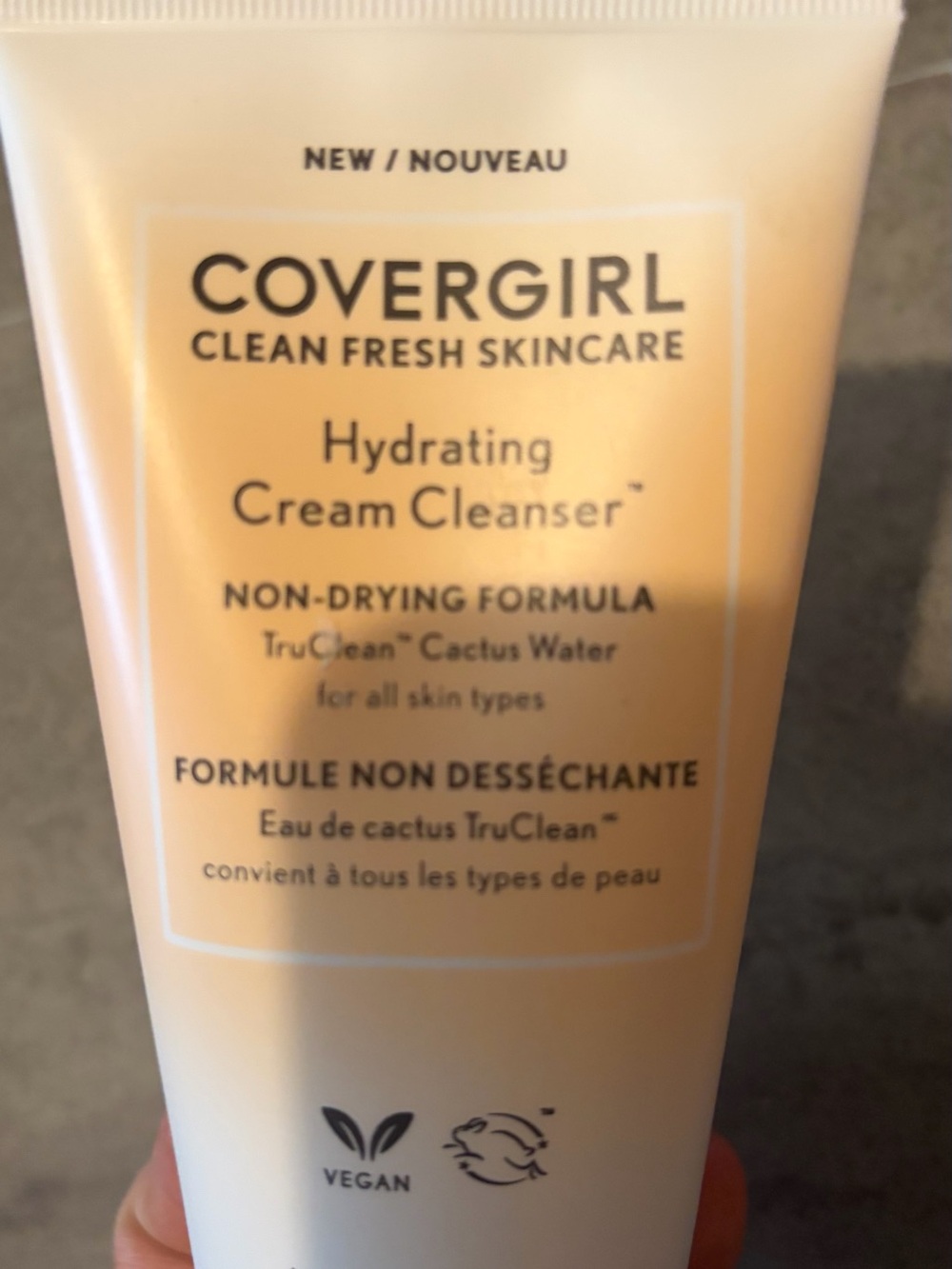 COVERGIRL Hydrating Cream Cleanser - cream